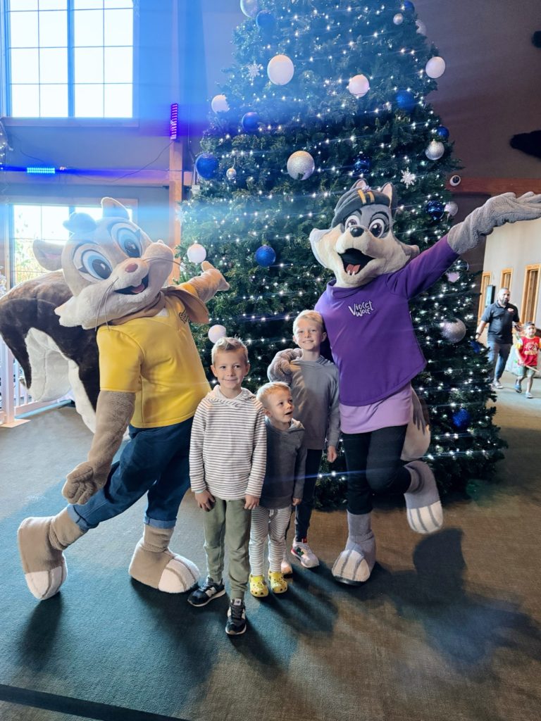 Great Wolf Lodge mascots